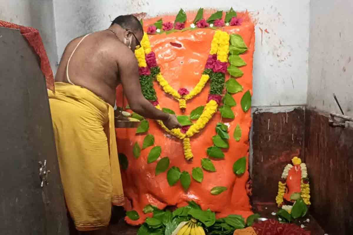 యాదాద్రి క్షేత్రపాలకుడికి ఆకుపూజ