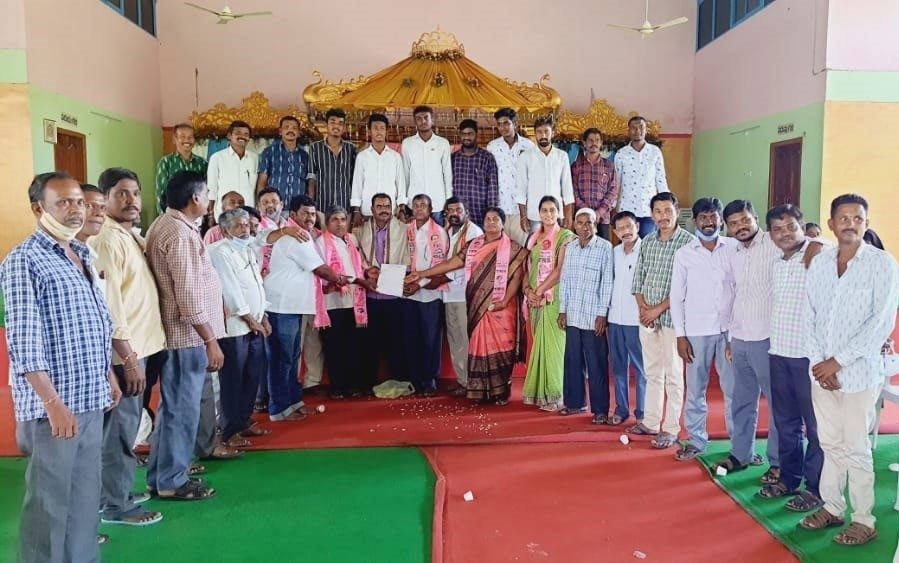 ఊరూ వాడ గులాబీ సంబురం