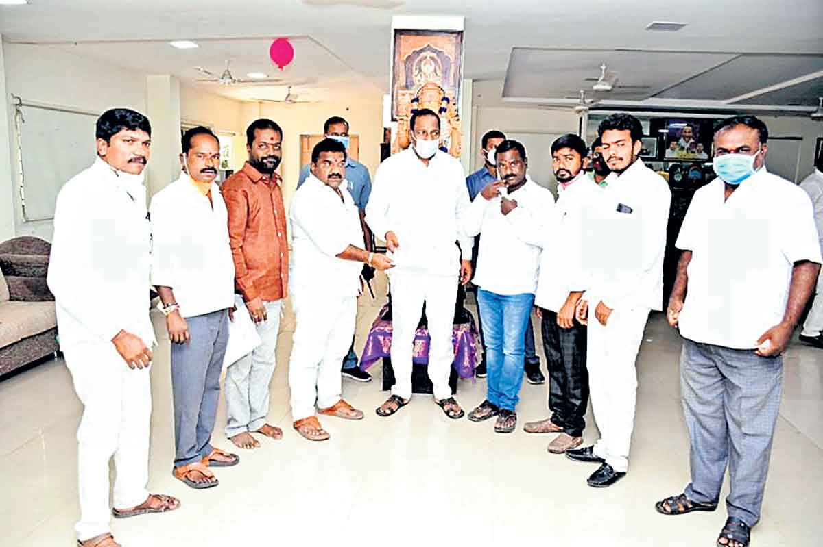 కార్యకర్తలను కాపాడుకుంటాం