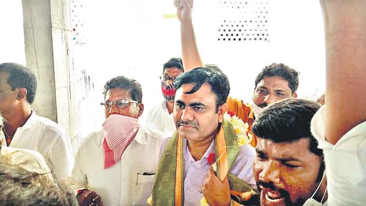 ఎల్లాపి సంఘం రాష్ట్ర అధ్యక్షుడిగా వీర్ల