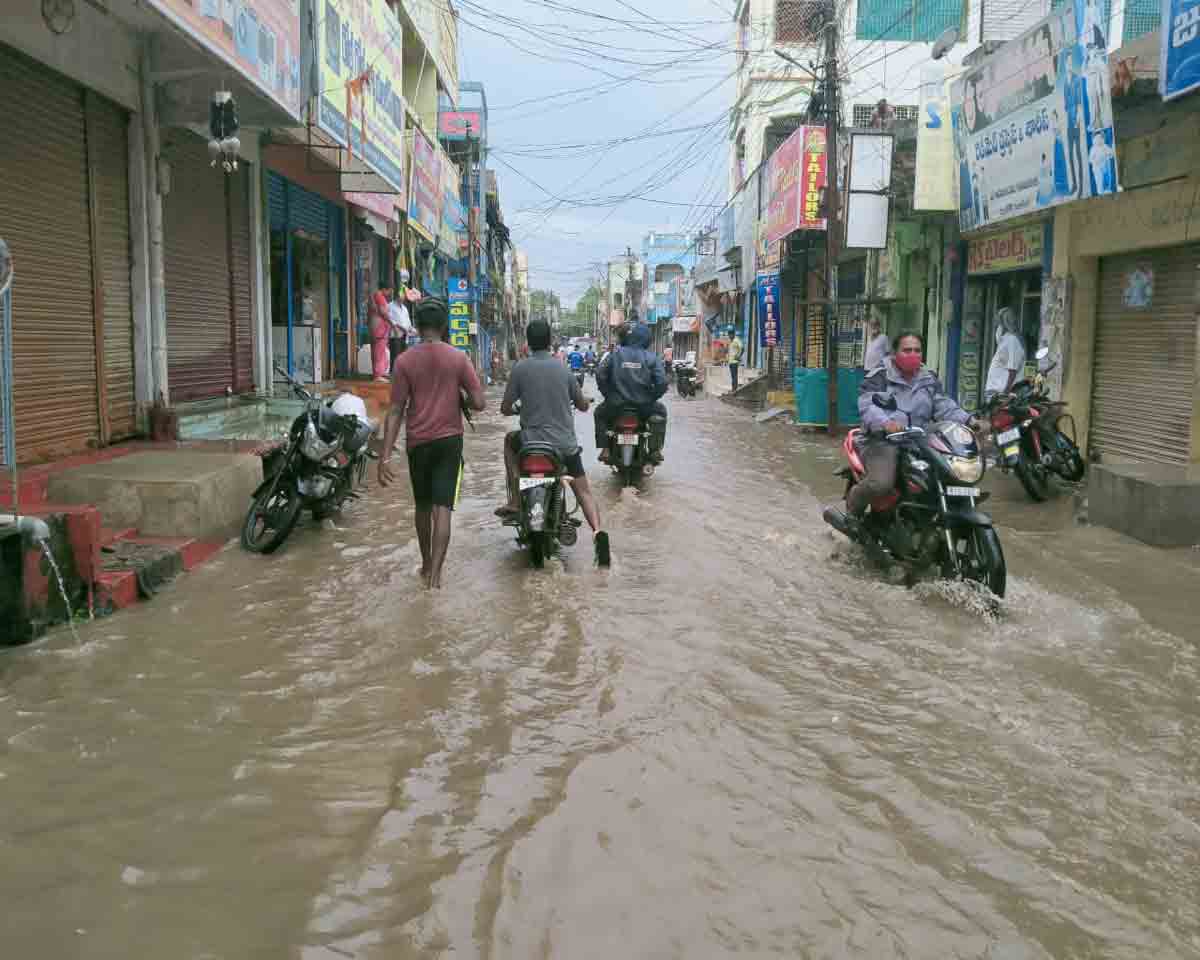 సూర్యాపేట జిల్లాలో భారీ వర్షం