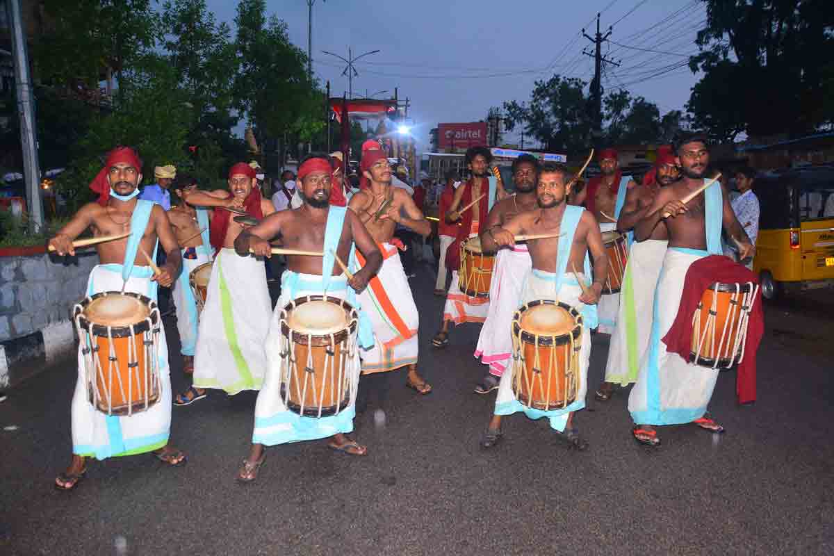 గంగమ్మ ఒడికి గణనాథులు