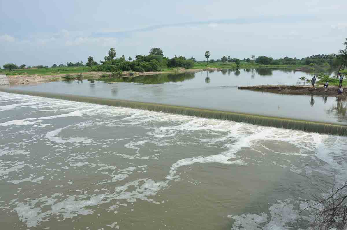 నలభై ఏండ్లకు నీళ్లు