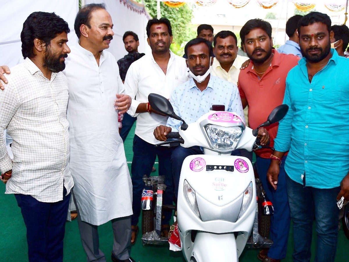 RangaReddy : ఎంపీ రంజిత్‌రెడ్డి  సేవలు ఆదర్శనీయం.. మున్సిపల్‌ శాఖ మంత్రి కె తారాకరామారావు