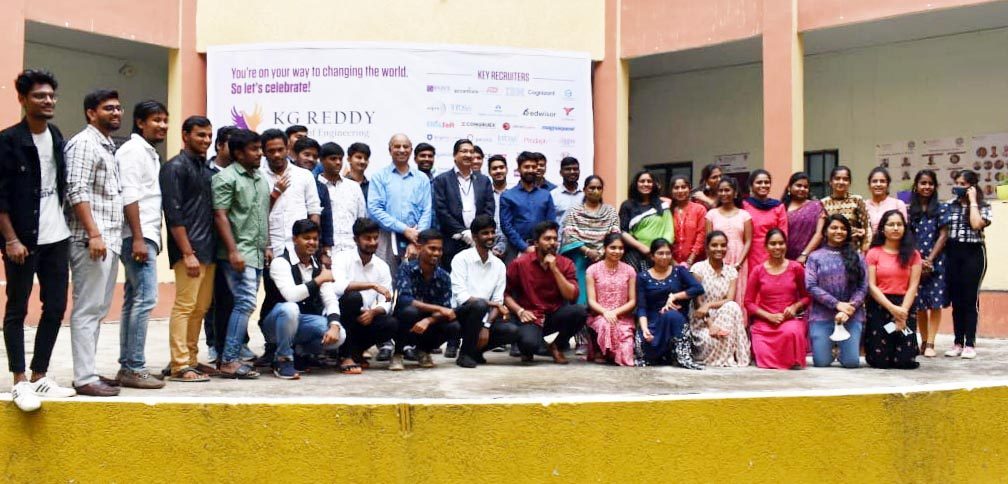 విద్యార్థులకు పట్టుదల ఉండాలి: టాస్క్‌ సీఈవో శ్రీకాంత్‌ సిన్హా