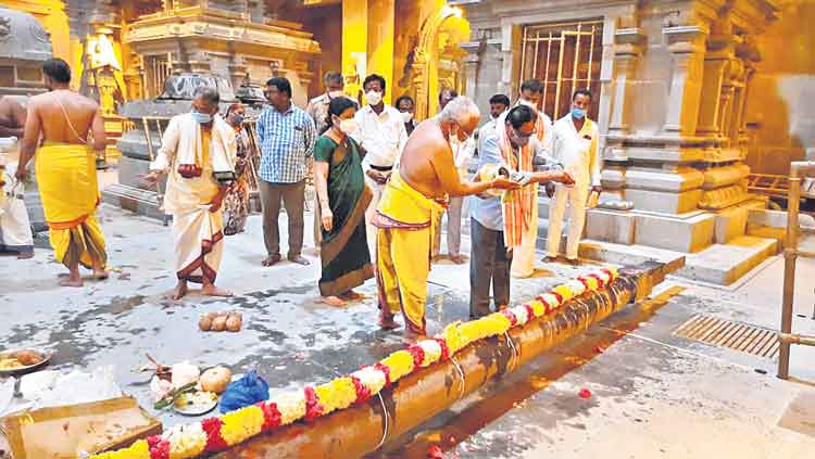 యాదాద్రి ధ్వజస్తంభానికి శుద్ధి పూజలు