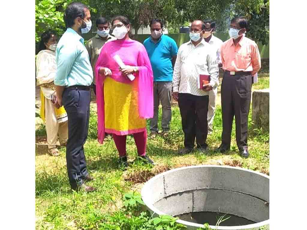 పీహెచ్‌సీలను పరిశుభ్రంగా ఉంచాలి