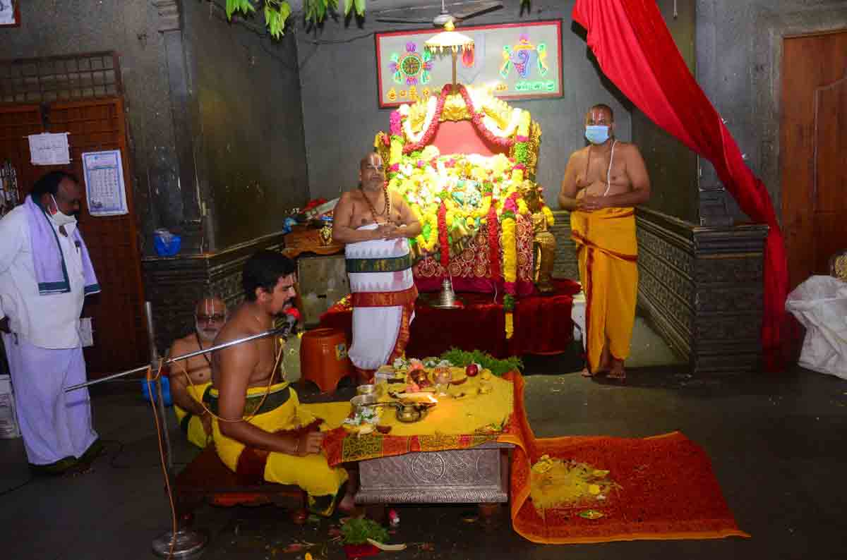 యాదాద్రిలో విశేష పూజలు