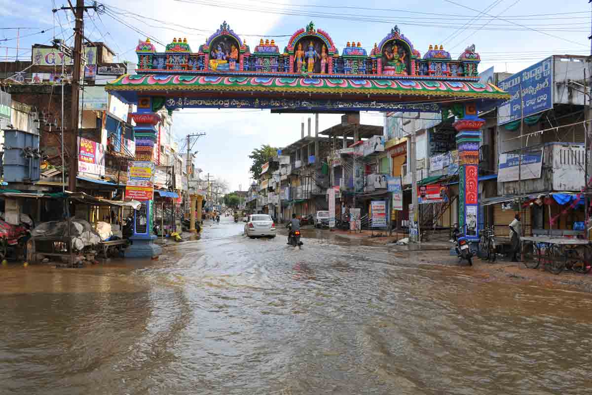 జల దిగ్బంధంలో చౌటుప్పల్‌