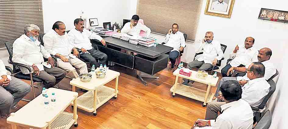 చెరుకు క్రషింగ్‌ ప్రారంభించాలి