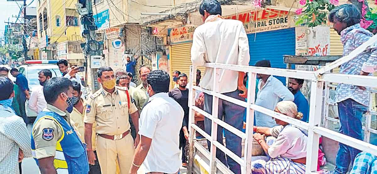 పండుటాకులకు బాసట