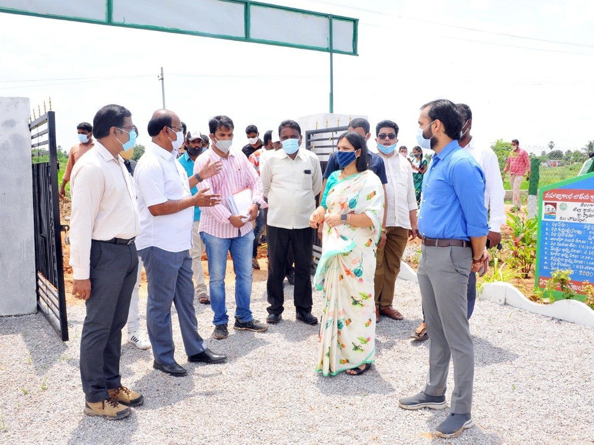 చౌటుప్పల్: గ్రామాల్లో పండుగ వాతావరణం తీసుకురావాలి: కలెక్టర్ పమేలా సత్పతి