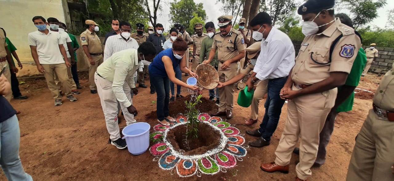 Hyderabad | ప‌ర్యావ‌ర‌ణ ర‌క్ష‌ణకు మొక్క‌లు నాటాలి : రాచకొండ  సీపీ మహేశ్‌ భగవత్‌