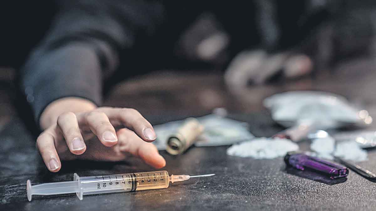 ‘అశ్లీల సంభాషణల్లో’ మునిగి 15 లక్షలు సమర్పించుకున్నాడు..