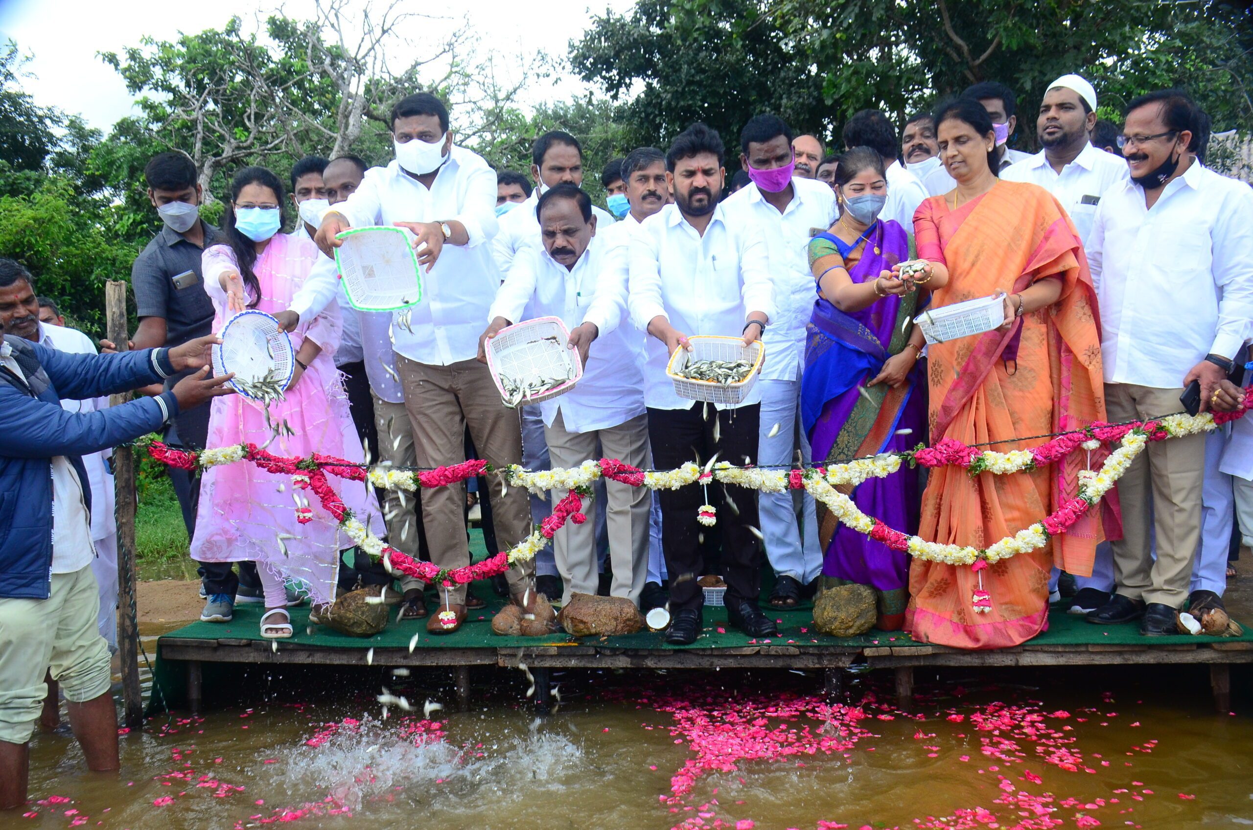 Vikrabad : కోట్‌పల్లి చెరువులో చేపపిల్లల విడుదల