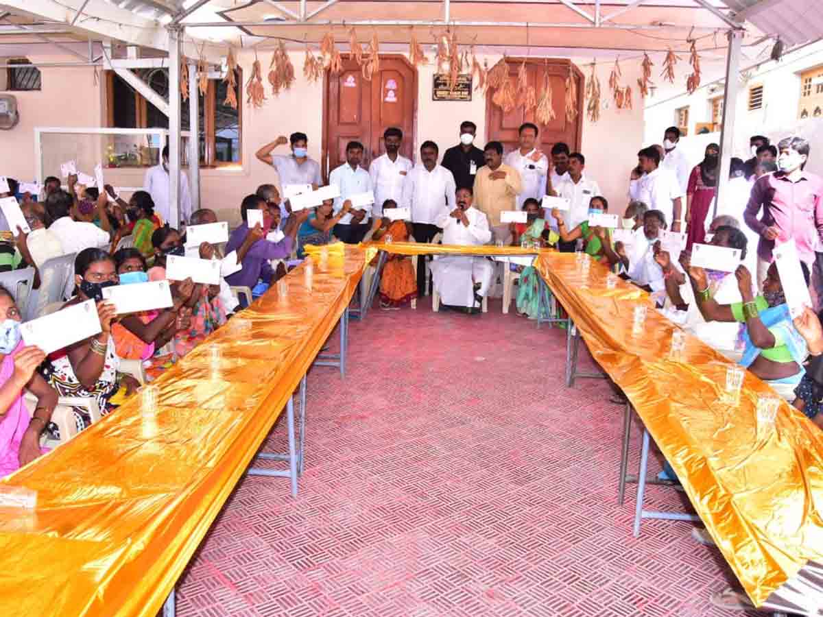 Wanaparthy: బాధితులకు అండగా సీఎం సహాయనిధి.. మంత్రి నిరంజన్ రెడ్డి