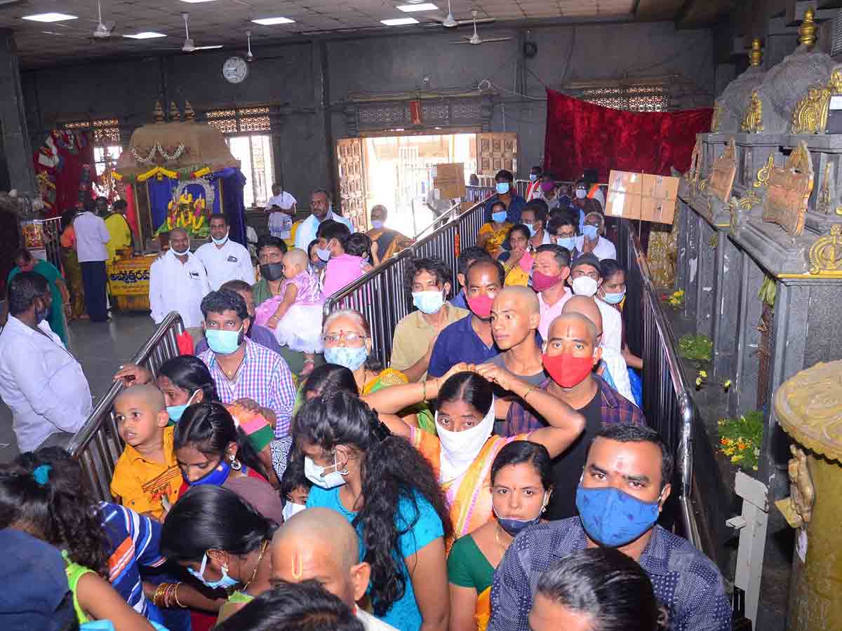 యాదాద్రి: శ్రీవారి ఖజానాకు రూ. 15,15,405 ఆదాయం