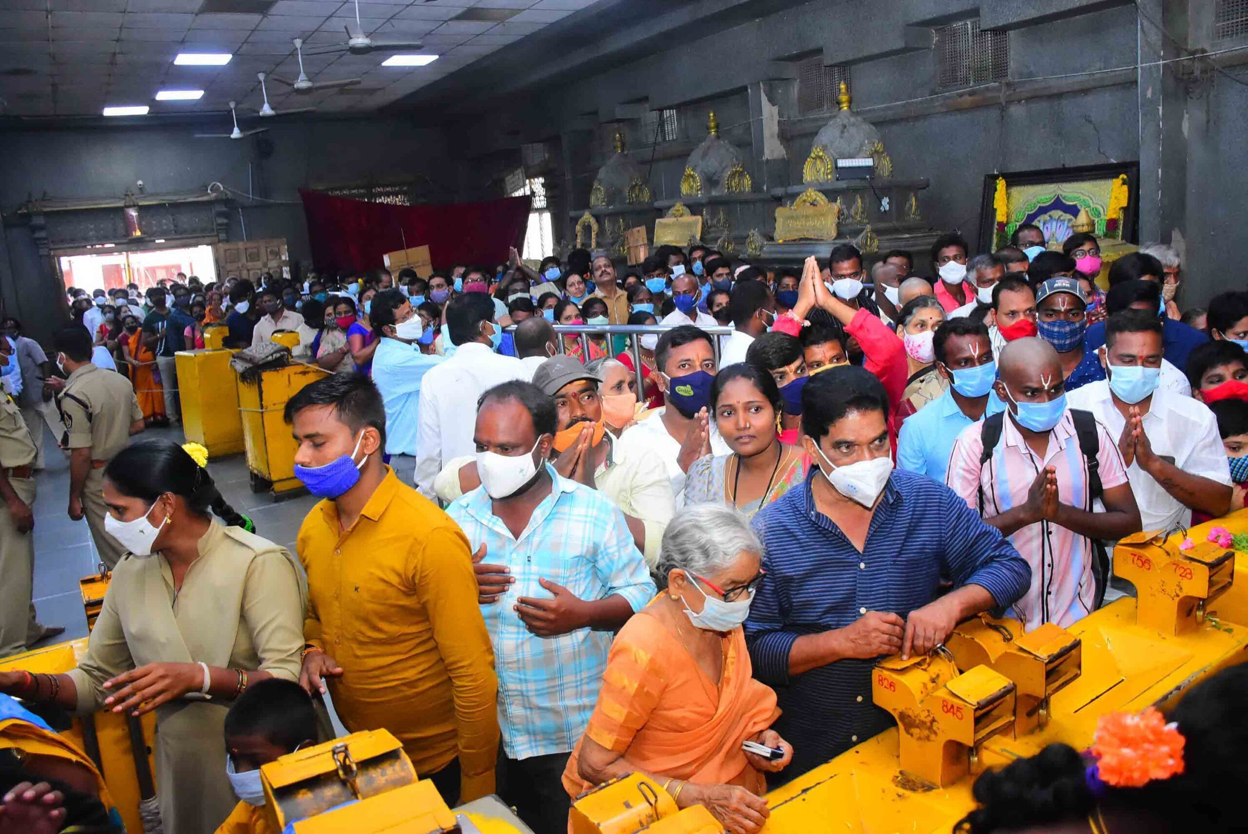 Yadadri: శ్రీవారి ఖజానాకు రూ. 9,27,381 ఆదాయం