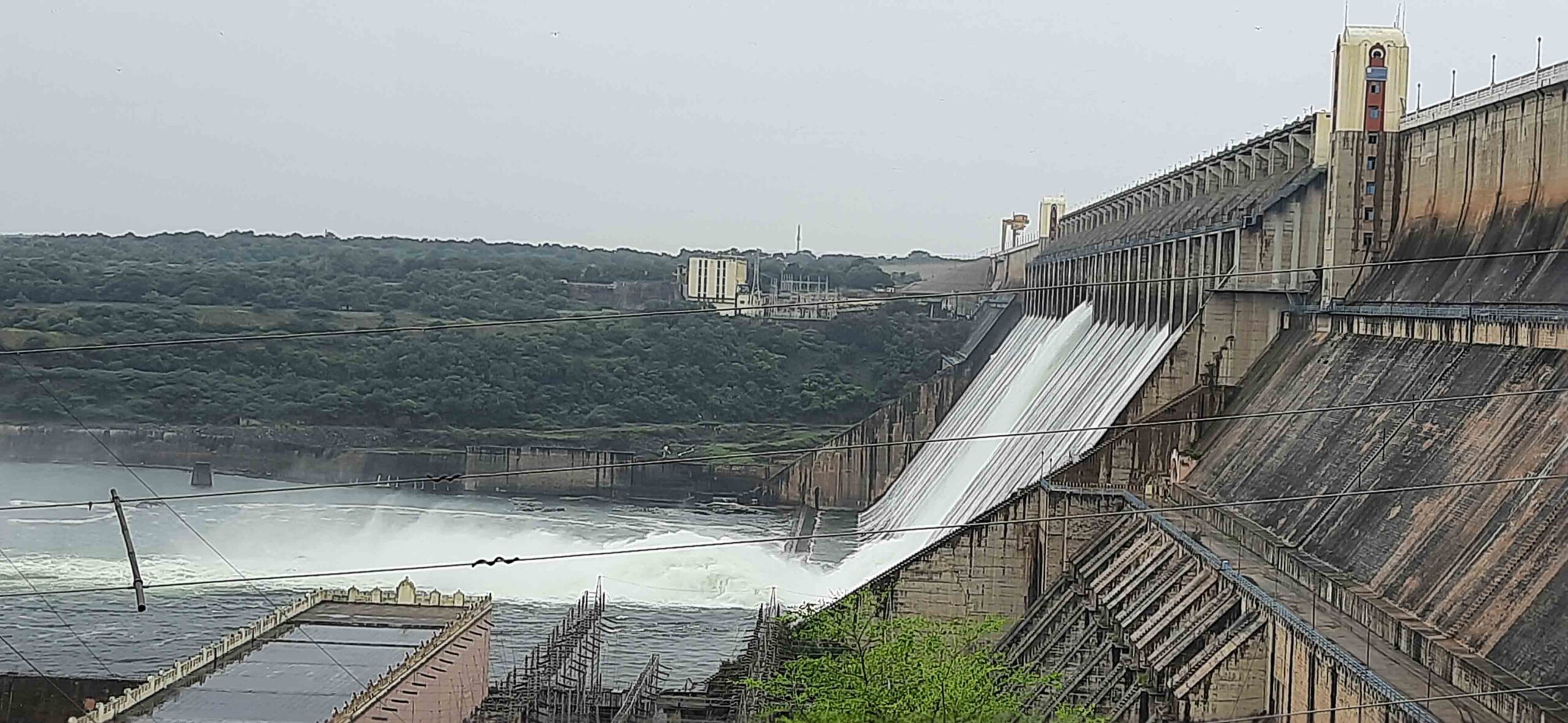 Nagarjuna Sagar: 2 గేట్ల ద్వారా నీటి విడుదల