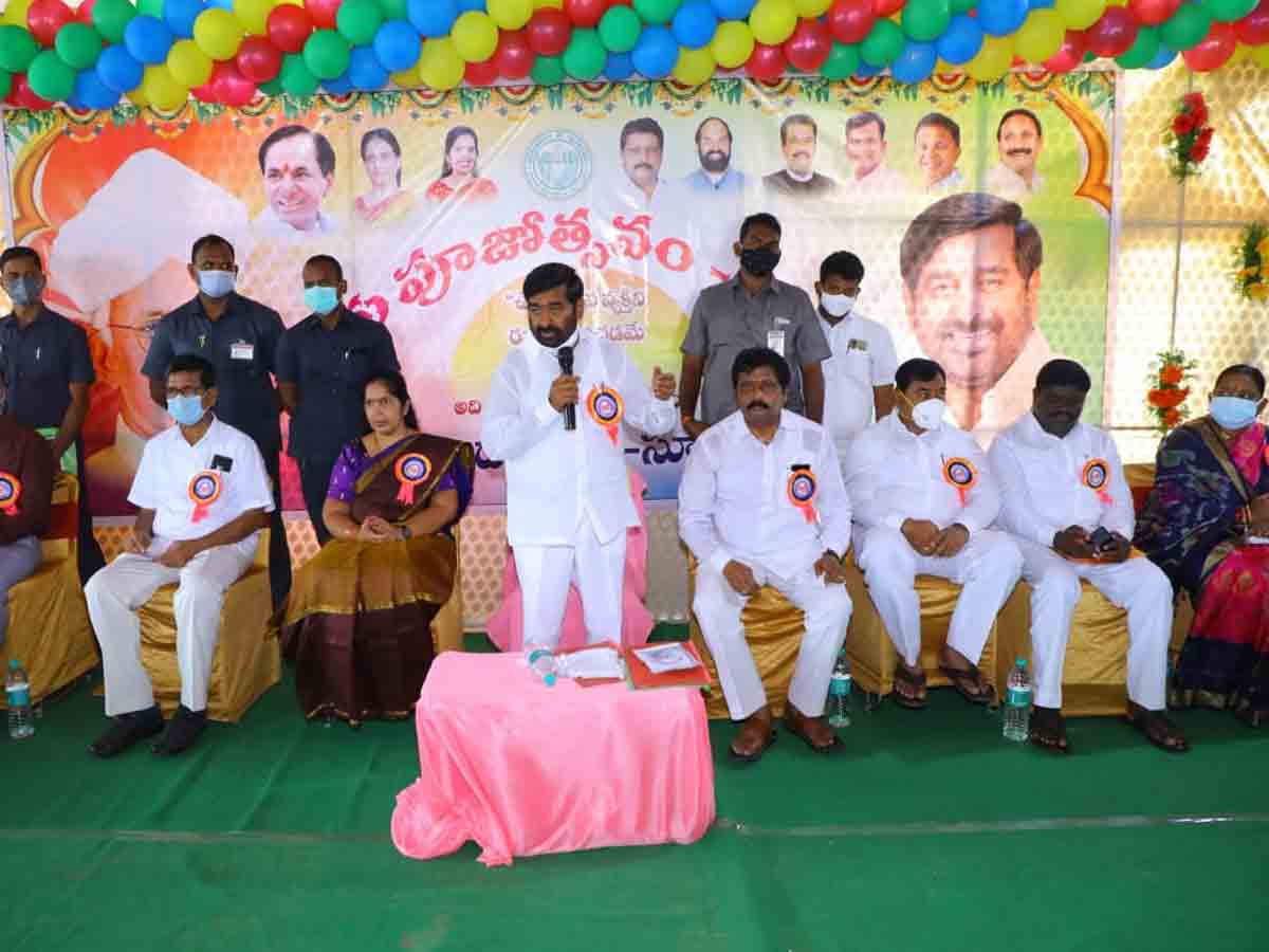 Suryapeta: సమాజంలో గురువు పాత్ర ఉన్నతమైనది.. మంత్రి గుంటకండ్ల జగదీశ్ రెడ్డి