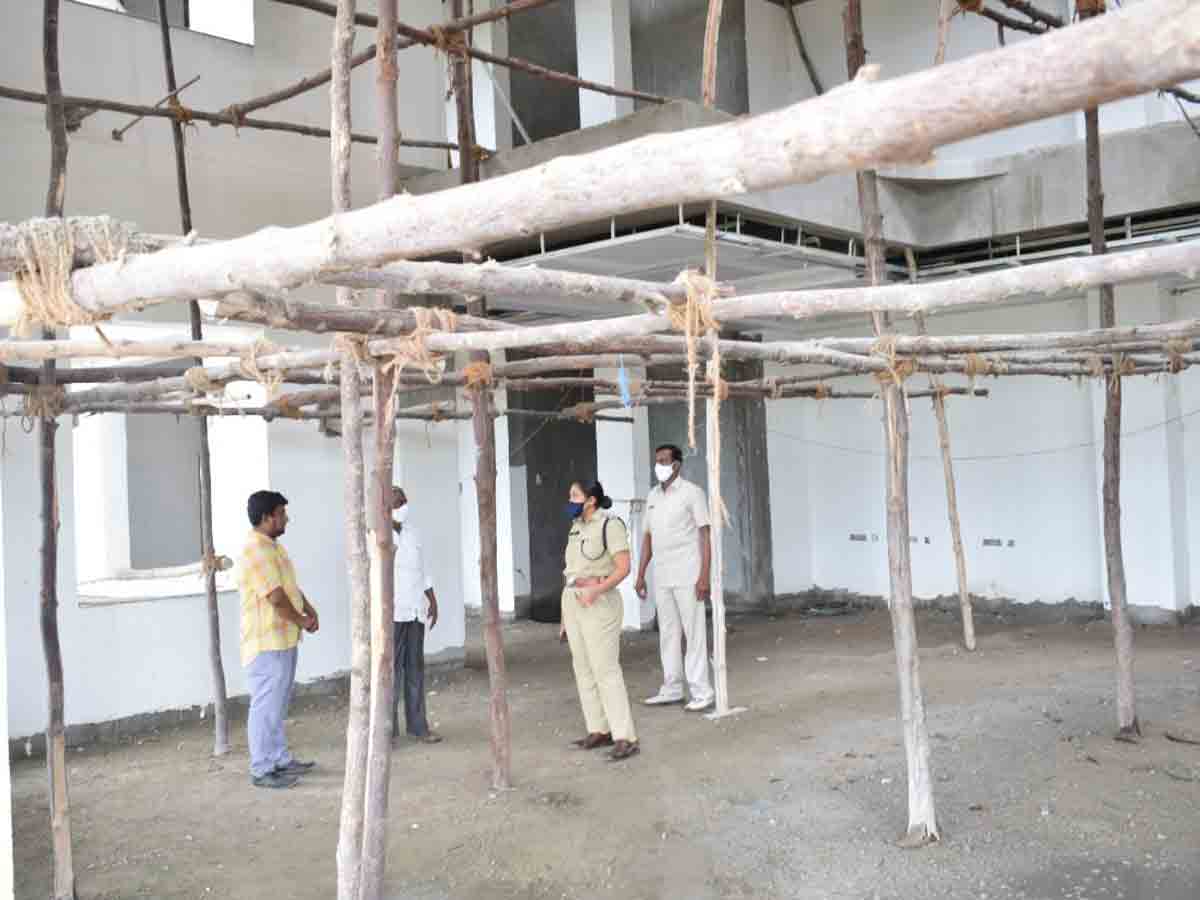 Wanaparthy: కొత్త పోలీసు కార్యాలయ పనులను పరిశీలించిన ఎస్పీ