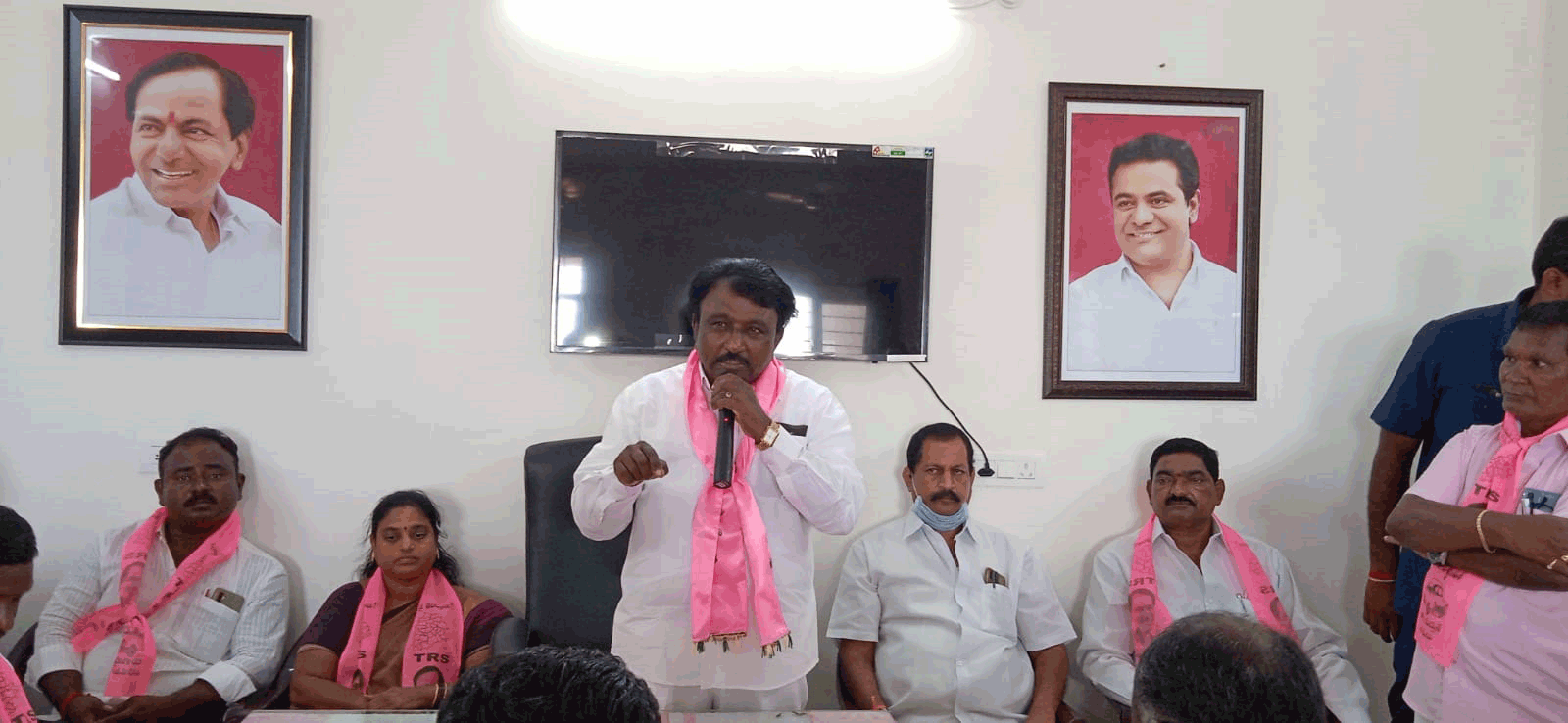 పార్టీ విధేయులకే పదువులు: ఎమ్మెల్యే అబ్రహం