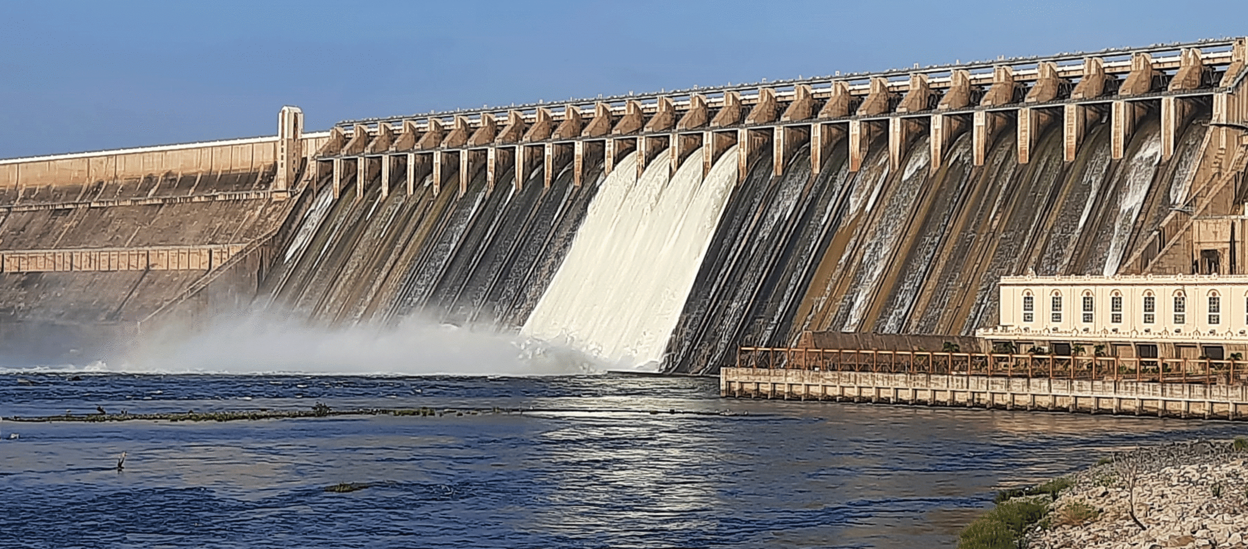 Nagarjuna Sagar: 4 క్రస్ట్ గేట్ల ద్వారా నీటి విడుదల