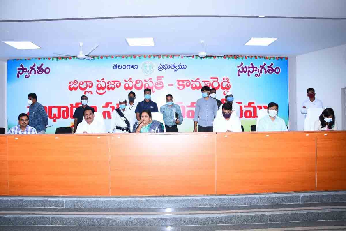 స్కూళ్లలో టీకా శిబిరాలు