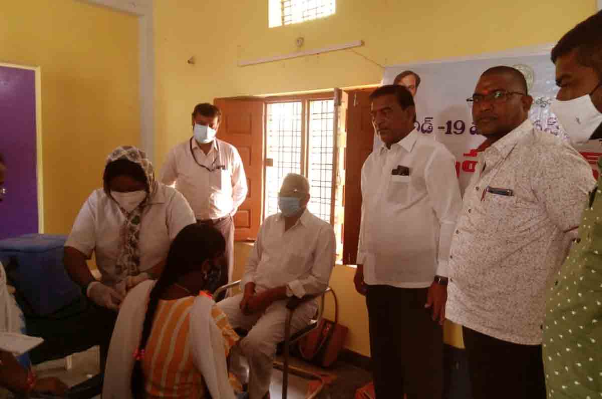 అర్హులంతా కరోనా టీకాలు వేయించుకోవాలి