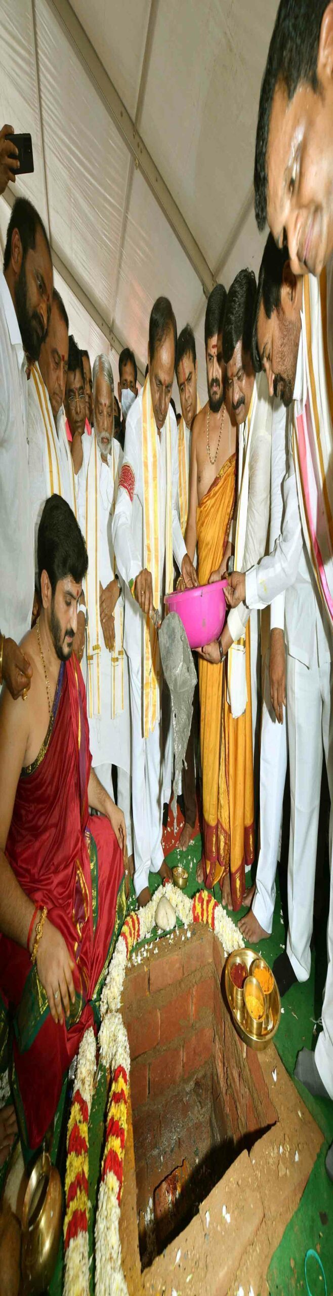 ఢిల్లీలో ఉమ్మడి జిల్లా నేతలు తెలంగాణ భవన్‌