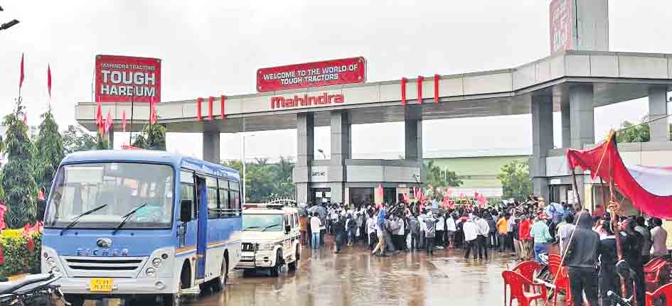 ‘మహీంద్రా’లో టీఆర్‌ఎస్‌కేవీ జయకేతనం