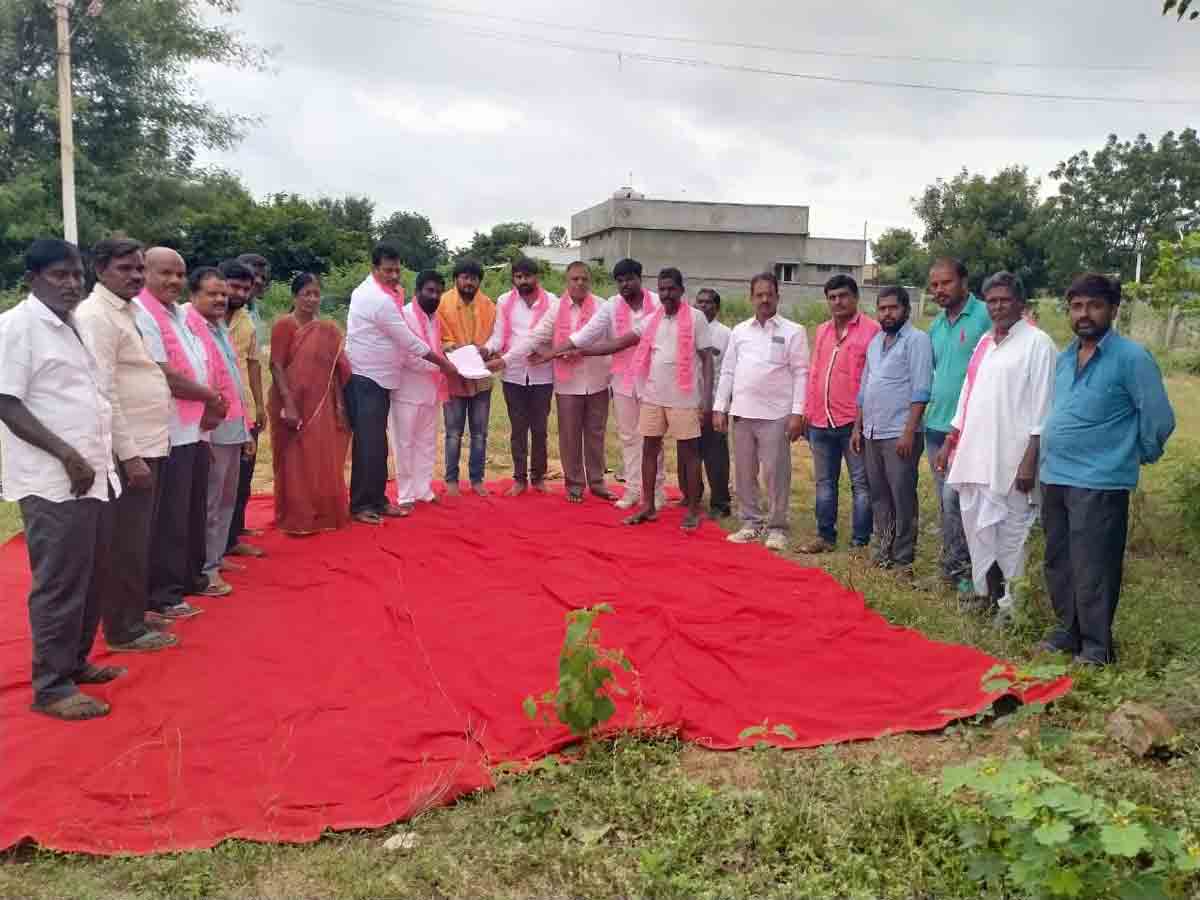 కోలాభహలంగా కొత్త కమిటీలు