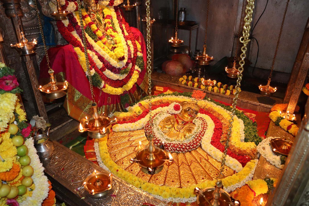 balkampet yellamma | నేతి దీపాల అలంక‌ర‌ణ‌లో బ‌ల్కంపేట ఎల్ల‌మ్మ‌