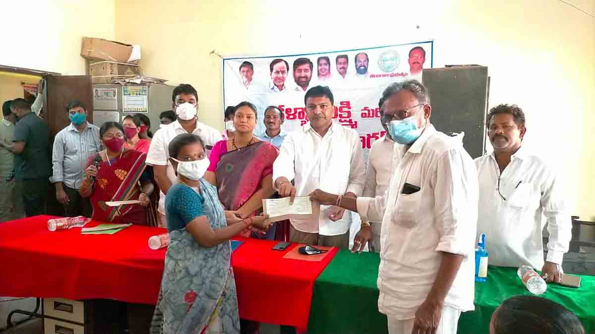 పేదల అభ్యున్నతే రాష్ట్ర ప్రభుత్వ లక్ష్యం