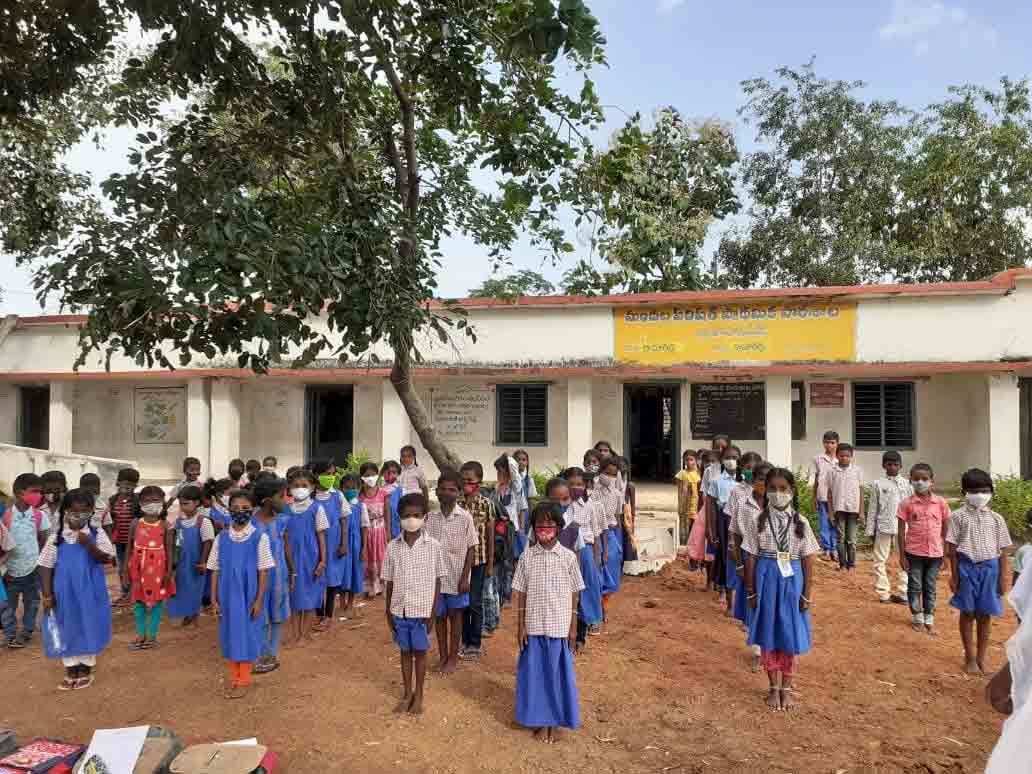 సర్కారు బడి సరికొత్త సందడి