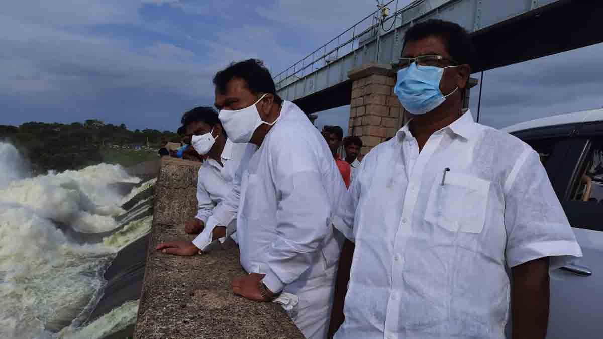 లోతట్టు ప్రాంతాల్లో అప్రమత్తంగా ఉండాలి