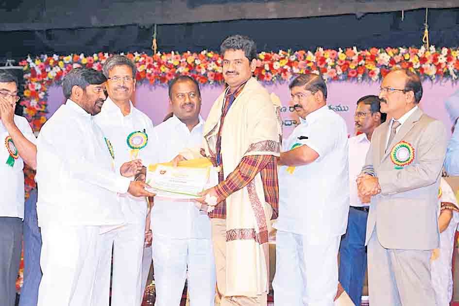 అవార్డుల్లో మేటి..