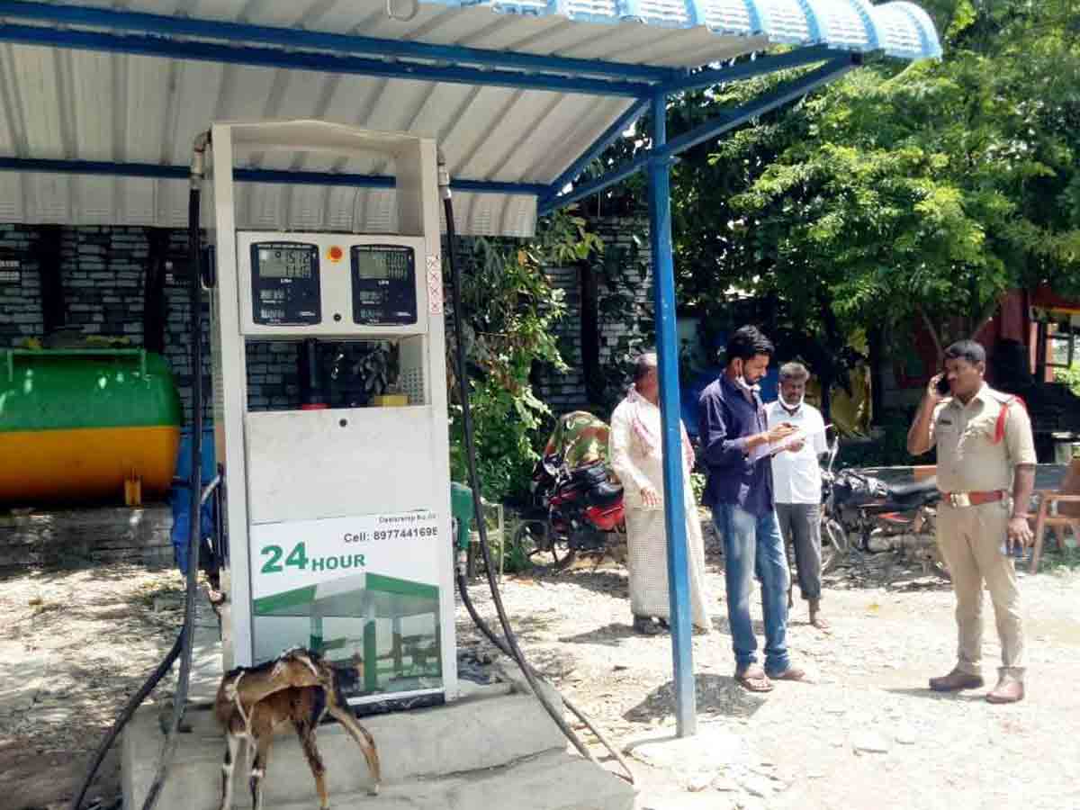 Tandur : అనుమతులు లేని బయో డీజిల్‌ బంకు సీజ్‌