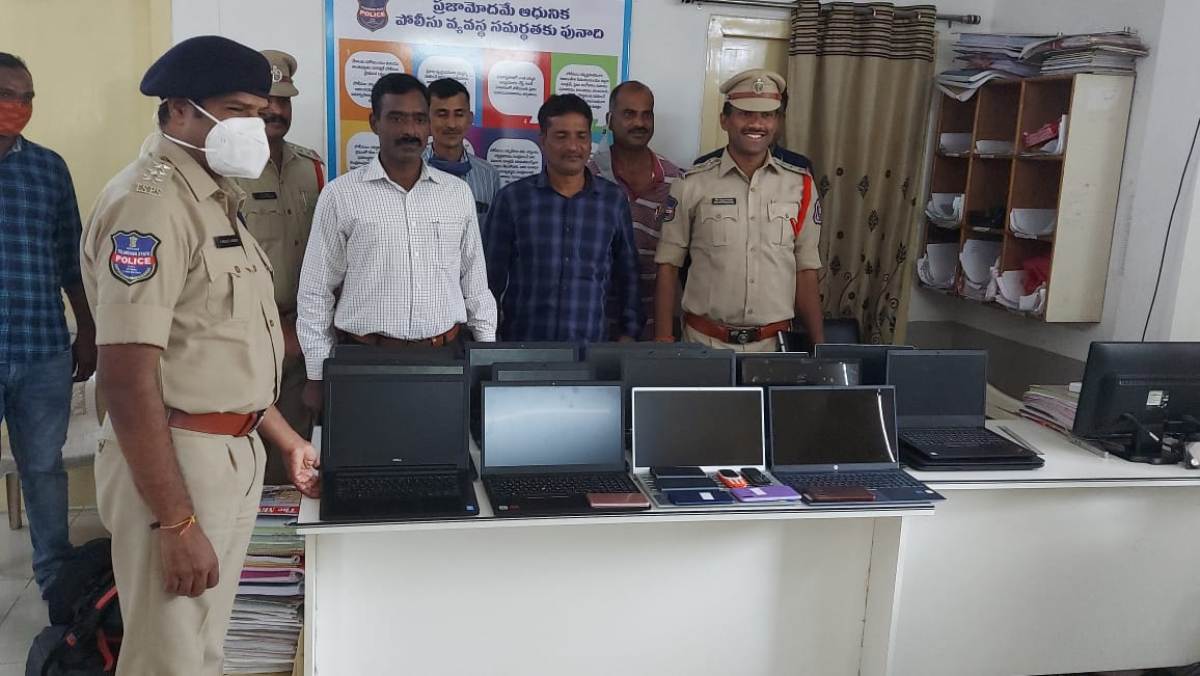 Crime | లాప్‌టాప్స్​‍ చోరీకి పాల్పడుతున్న ఆర్‌ఎంపీ డాక్టర్‌ అరెస్టు