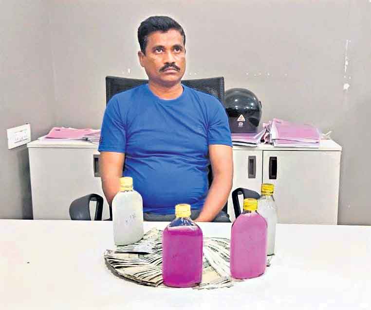 ఏసీబీ వలలో కానిస్టేబుల్ యాదయ్య