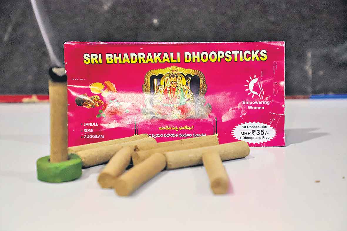 అంతర్జాతీయ మార్కెట్‌లోకి ‘భద్రకాళి’ ధూప్‌ స్టిక్స్‌