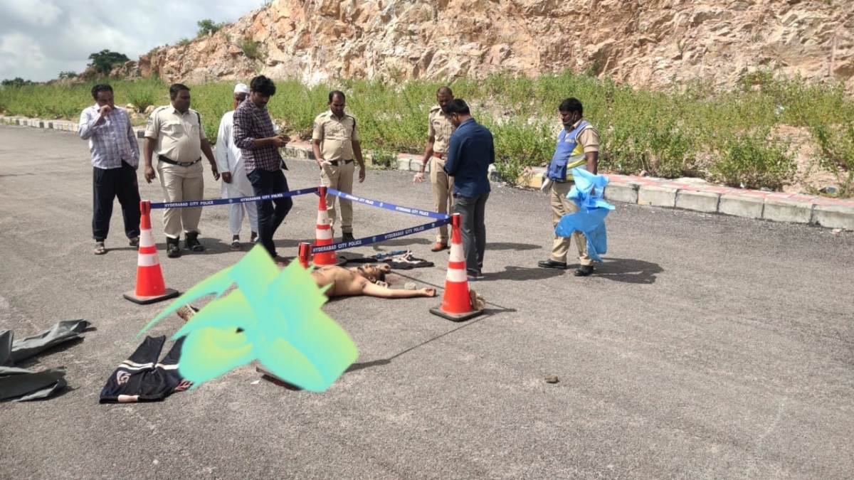 Crime | న‌డిరోడ్డుపై శవం.. నిందితులకోసం గాలింపు