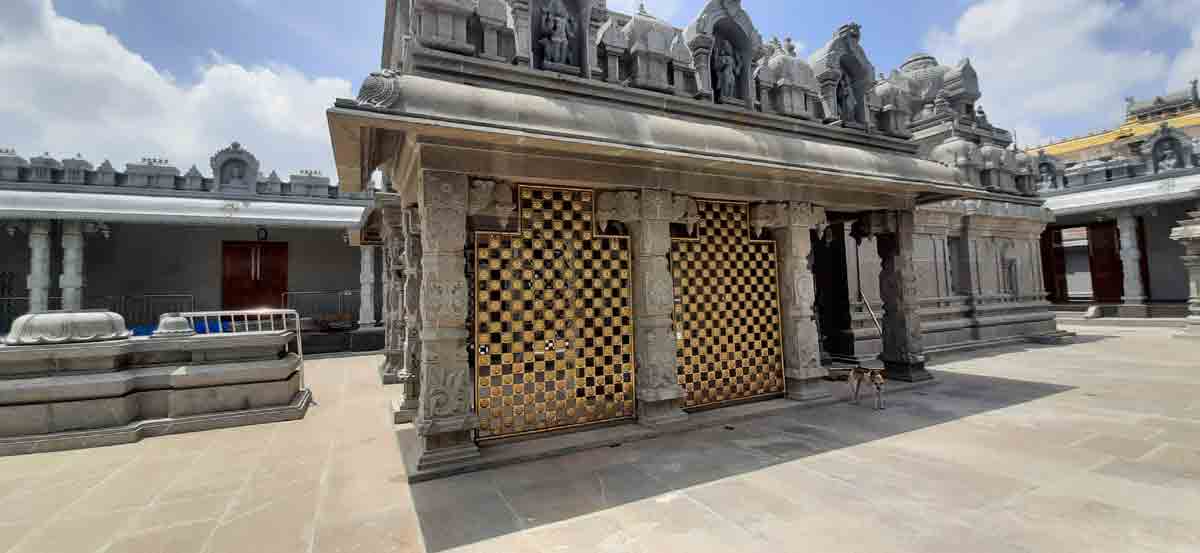 పుత్తడిని తలపించేలా ఇత్తడి గ్రిల్స్‌