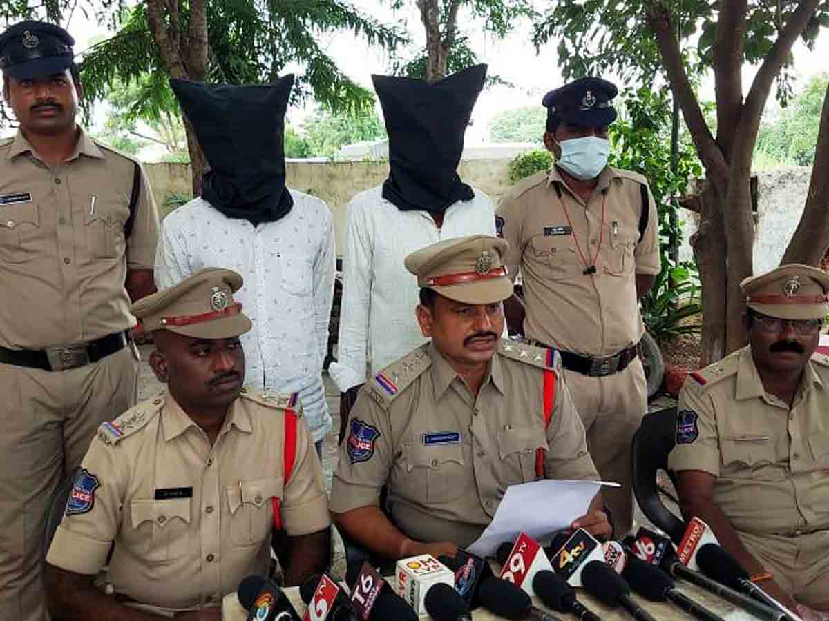 Crime News : మిస్సింగ్‌ కేసును ఛేదించిన పోలీసులు.. ముగ్గురు వ్యక్తుల అరెస్టు