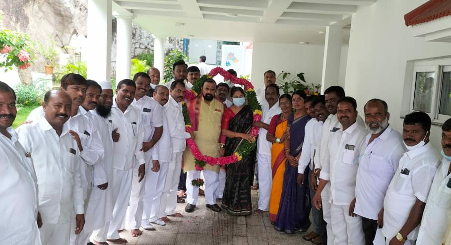 Yadadri: టీఆర్‌ఎస్ పార్టీని మరింత బలోపేతం చేద్దాం..ప్రభుత్వ విప్, ఎమ్మెల్యే గొంగిడి సునీత