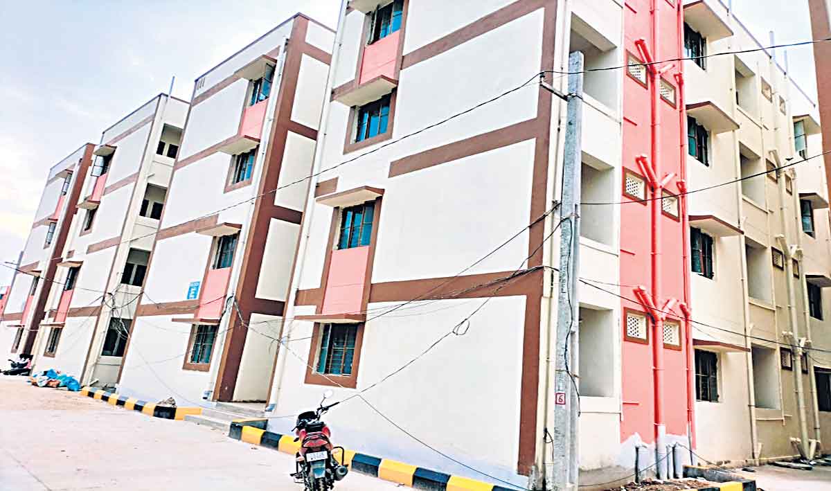 ఆత్మగౌరవంతో… డబుల్‌ ఇండ్లలోకి..