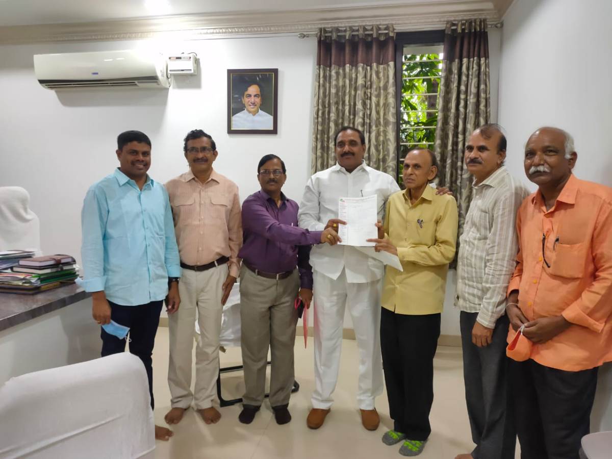 కాలనీ సమస్యల పరిష్కారానికి ఎమ్మెల్యేకు వినతి