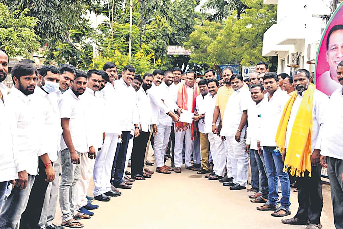 పథకాలను ప్రజల్లోకి తీసుకెళ్లాలి