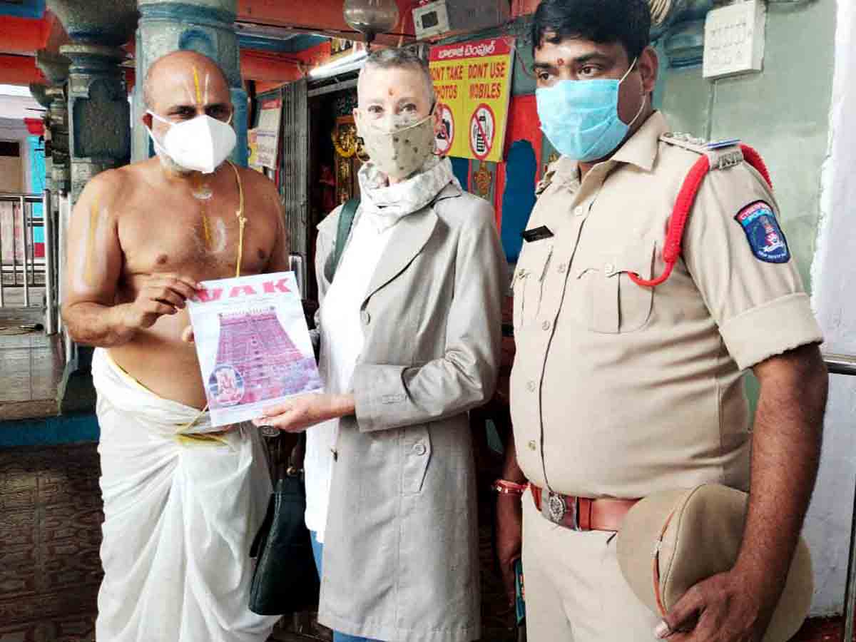 Chilkuru : చిలుకూరు బాలాజీని దర్శించుకున్న అమెరికన్‌ కాన్సులేట్‌ జనరల్‌