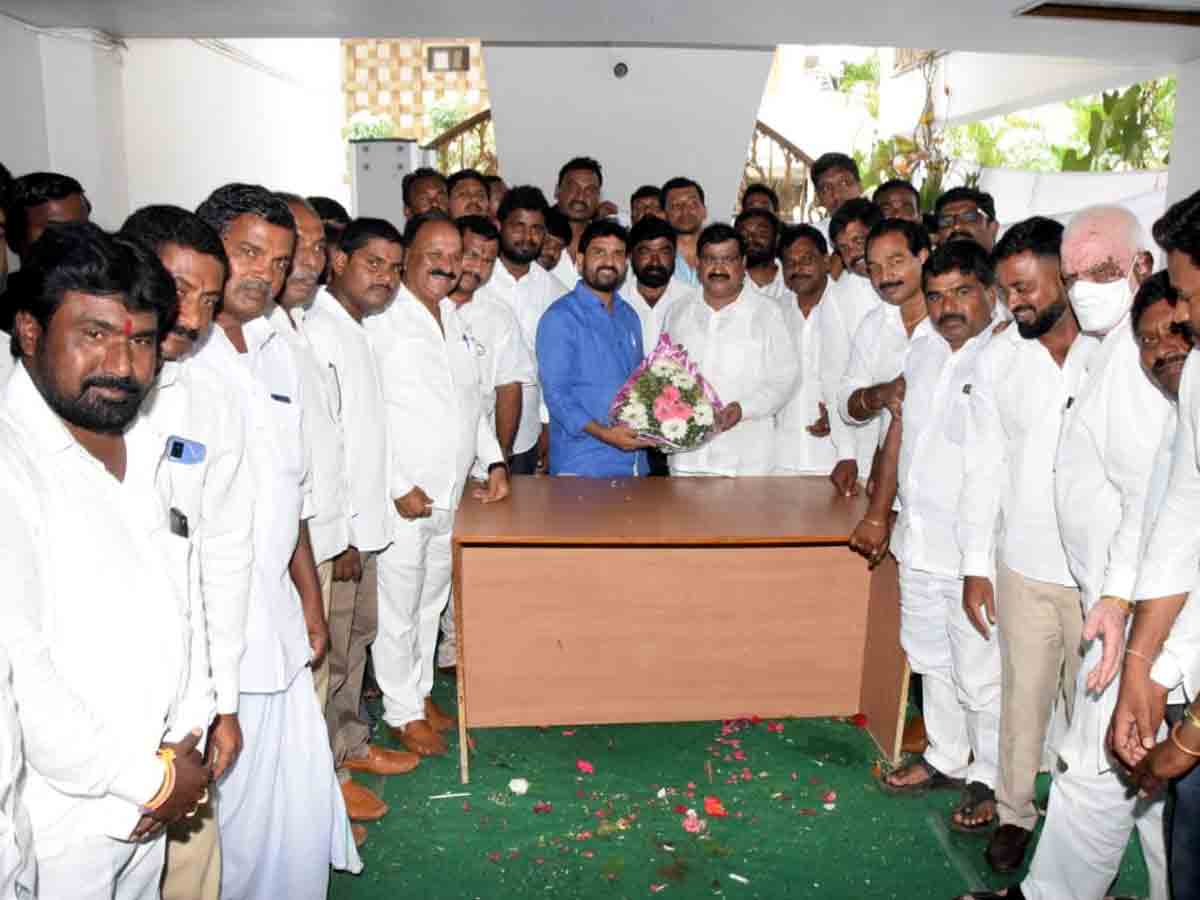 Vikarabad : ఎమ్మెల్సీ మహేందర్‌రెడ్డికి జన్మదిన శుభాకాంక్షలు తెలిపిన ఎమ్మెల్యే ఆనంద్‌